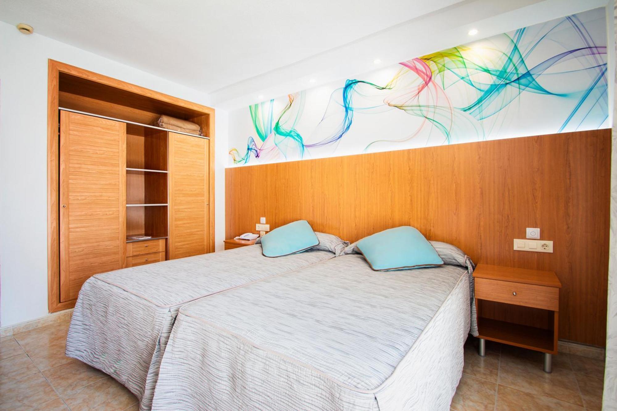 Hotel Servigroup Castilla Бенидорм Стая снимка