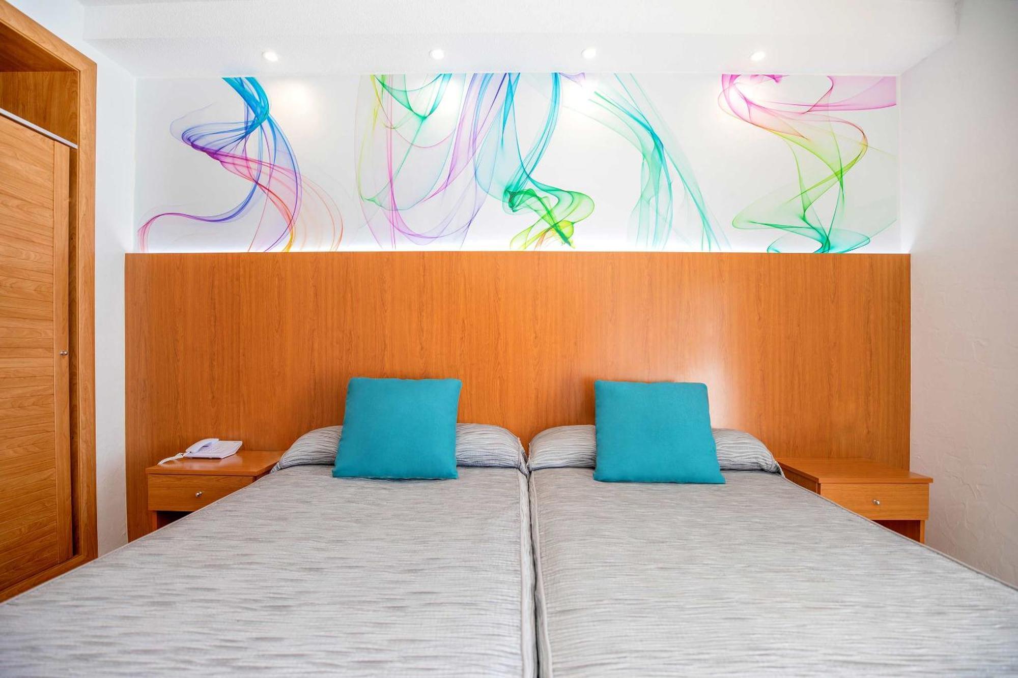 Hotel Servigroup Castilla Бенидорм Стая снимка