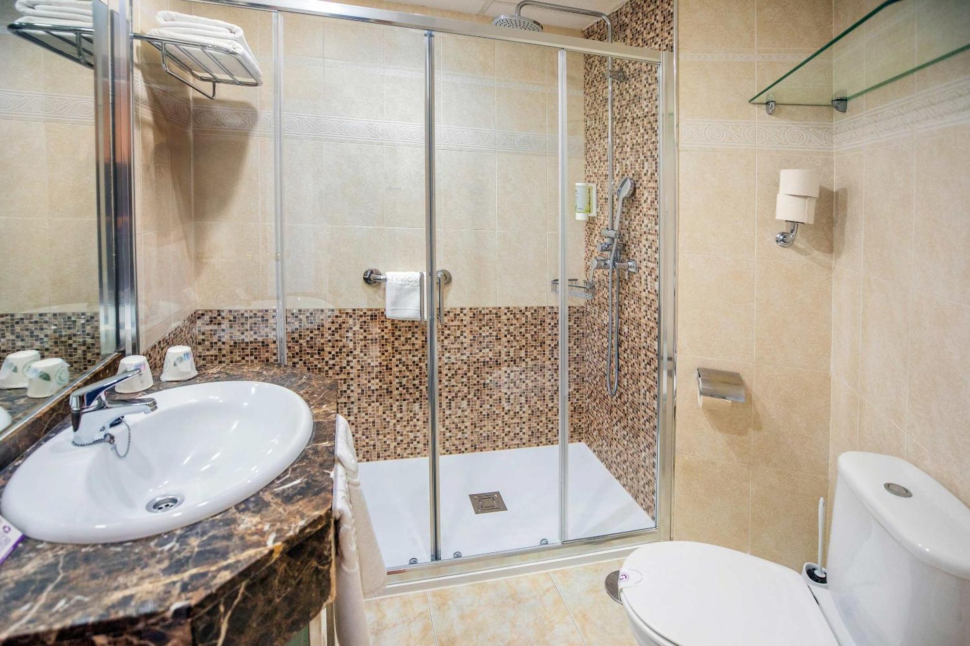 Hotel Servigroup Castilla Бенидорм Стая снимка